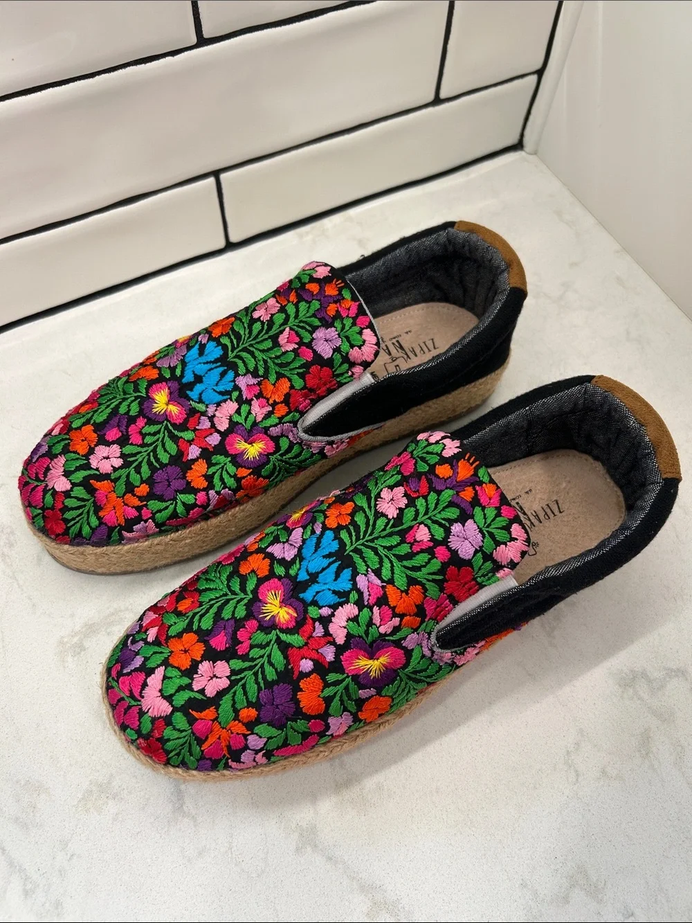 Zipak-Na San Antonino Multicolor Floral Embroidery Sneakers Espadrille Size 9